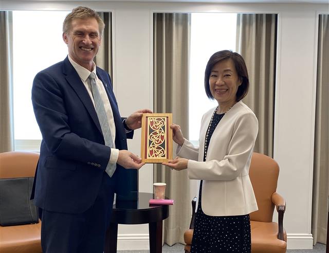 江政務次長文若接見紐西蘭商工辦事處新任代表Mr. Chris Langley