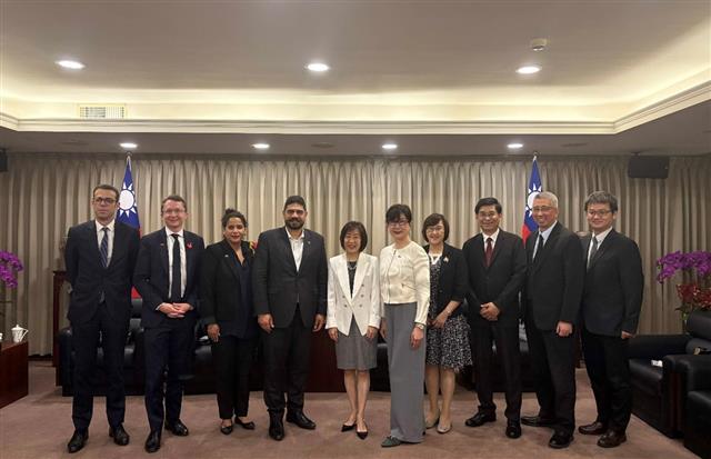 江次長接見法國國民議會訪團卡巴揚(Guillaume Kasbarian)一行