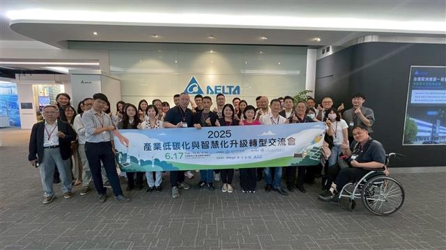 1140617低碳化與智慧化升級轉型交流會_與會人員合影