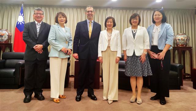 江政務次長文若接見澳台工商委員會(ATBC)John Toigo主席