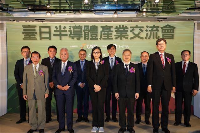 MOEA Minister Attends the Taiwan-Japan Semiconductor Industry Exchange Meeting