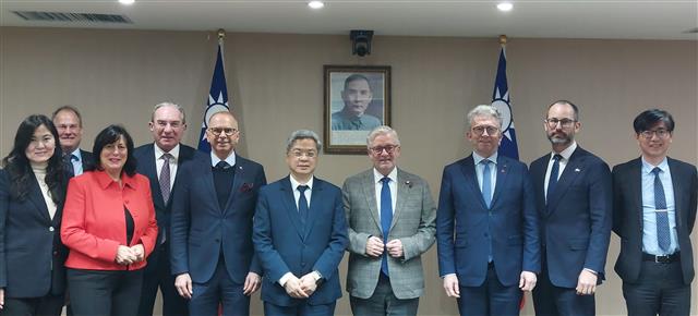 Minister Kung Receives a Delegation of Members of the European Parliament