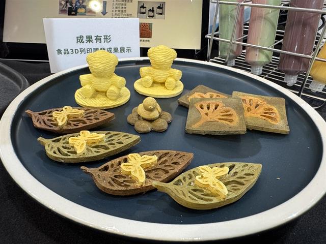 食品所運用3D列印技術打造兼顧吞嚥安全、營養與用餐尊嚴的擬真餐點，並攜手業者拓展照護、餐飲及食品製造市場