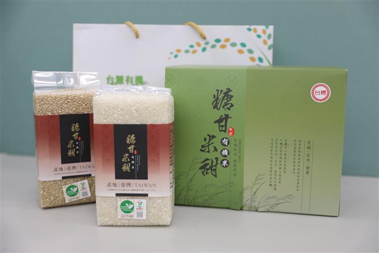 今年的股東紀念品為「台糖有機米禮盒」，經MOA認證把關，吃得安心又健康。