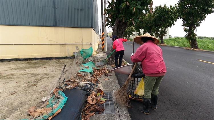 經濟部水利署除了提醒民眾做好防颱準備，也特別呼籲要留意周遭的排水溝是否被樹葉、垃圾等雜物阻塞