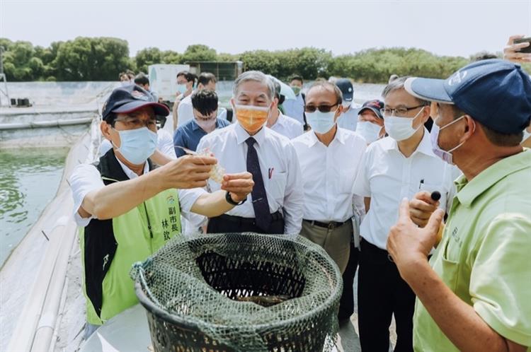 號召養殖業者加入漁電共生以綠能帶動養殖業升級  經濟部攜手高雄市政府推出「馬上辦」