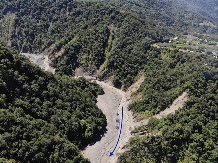 圖2、山崩與地滑地質敏感區(L0006高雄市)，110年0806豪雨事件造成高雄市桃源區山區新增山崩。