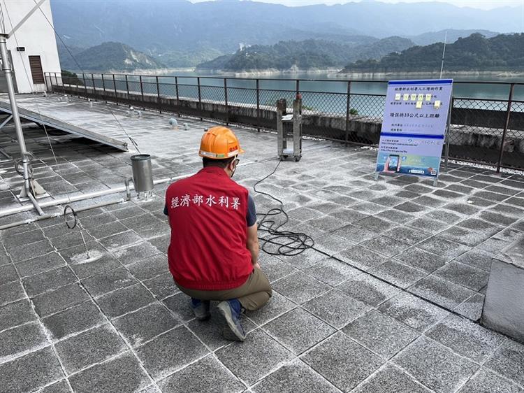 鋒面通過降雨機會增高，水利署於曾文水庫陸空聯手進行人工增雨2