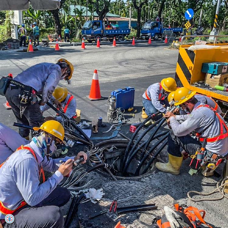 台電人是一個大團隊，感謝各區同仁跨區協力監造工作，各處工班技術人員機動支援。