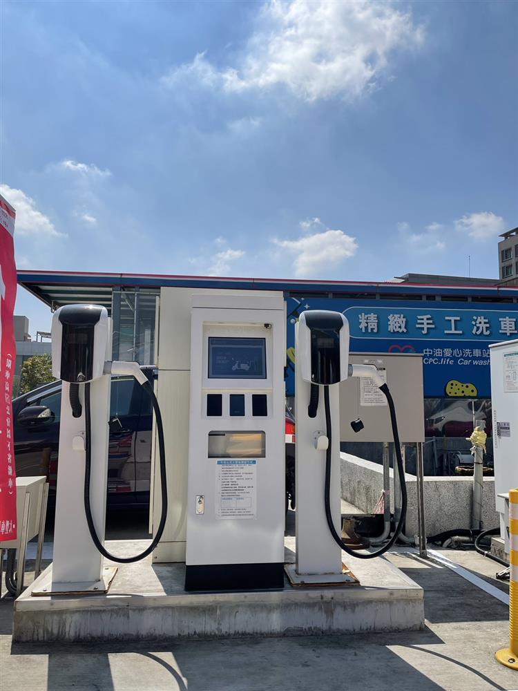 台灣中油加油站電動機車充電營運系統6月上線啟用 試營運期間免費充電兩周