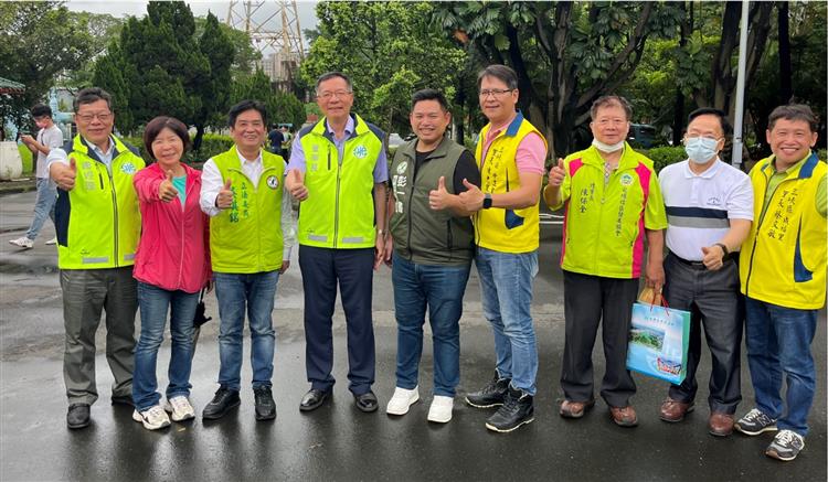 台水板新2.4萬立方公尺清水池進度超前 三鶯高地年底共飲翡翠水-董事長與立委共同視察2