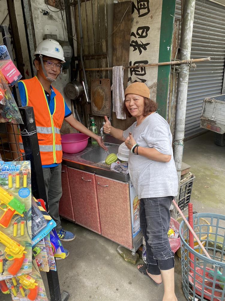 春陽部落逐步復水 居民感謝台水人員辛苦搶修-春陽部落居民感謝台水人員積極搶修2
