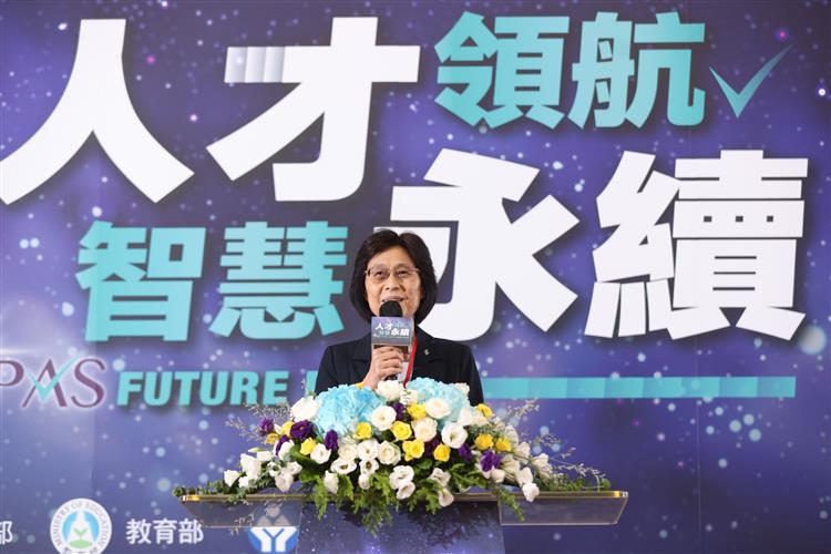 經濟部陳怡鈴主秘為大會致詞開場，感謝跨部會、產業、學校一起為經濟部能力鑑定共同努力，創造亮眼成績。