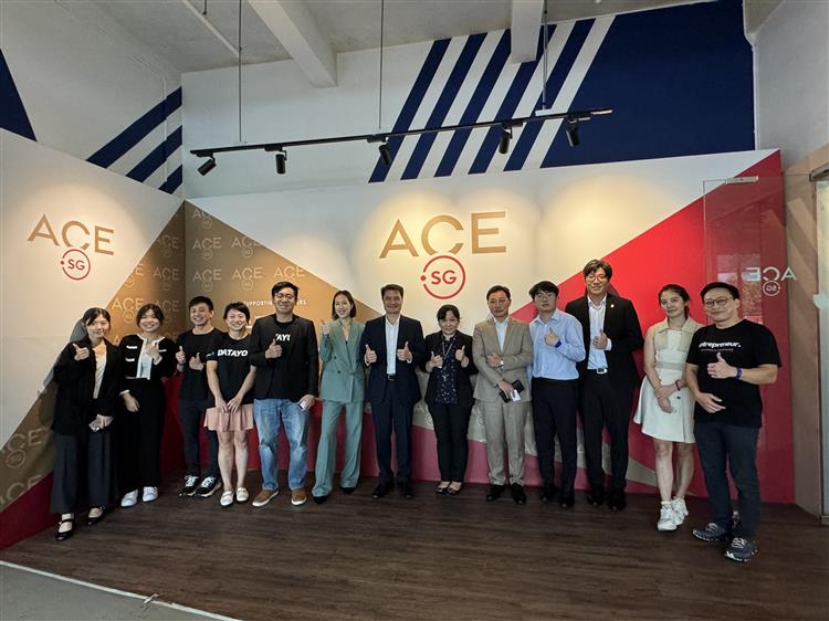 臺星新創交流計畫下亞灣新創園帶領台灣碳材、振生半導體、懷慕科技、悠由數據應用、泰科動力、雄欣科技、奇策智能、拉普達等8家新創前往星國落地培訓