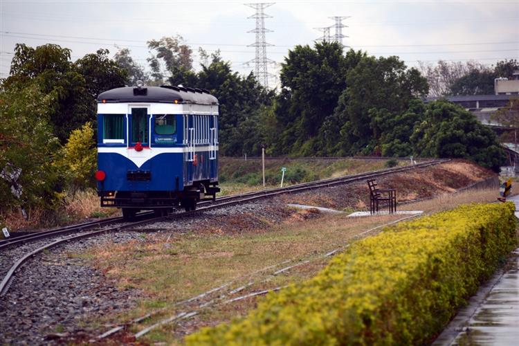 勝利號自中興站出發，沿途行經急水溪橋、果毅後旗站等，至終點站可前往參觀吳晉准音樂紀念館
