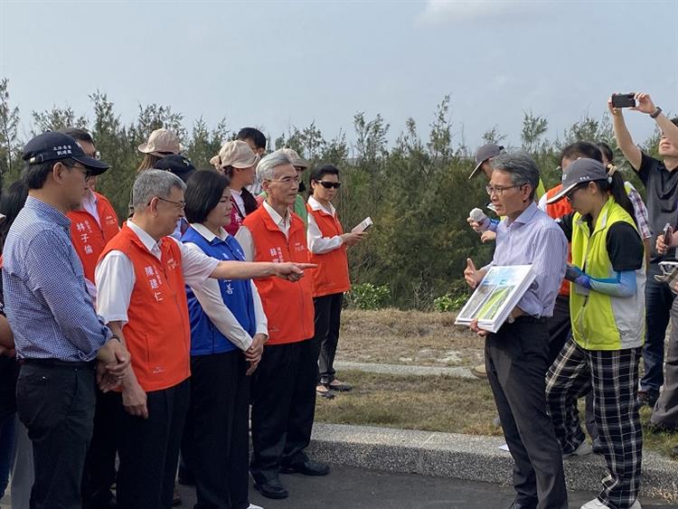 行政院長陳建仁關心濁水溪揚塵防制情形到濁水溪出海口現勘