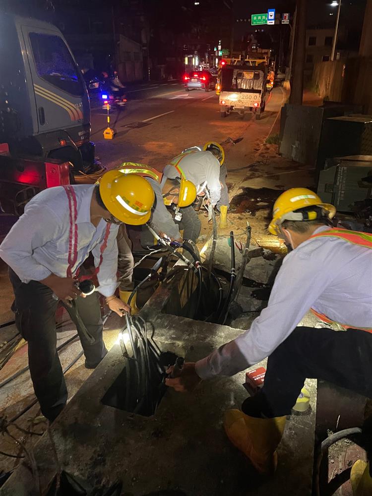 圖說：台電每天有超過2,400名同仁全天候24小時輪值備勤待命搶修，努力降低停電對民眾影響。