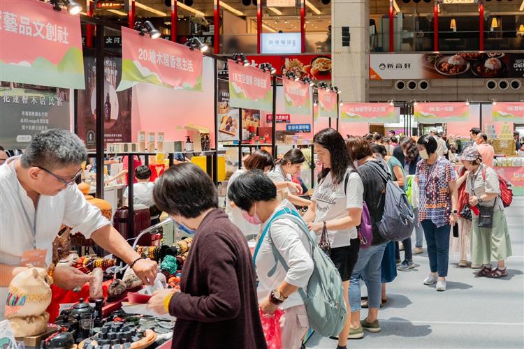 花蓮好物特色店家聚集，歡迎民眾遊逛選購。