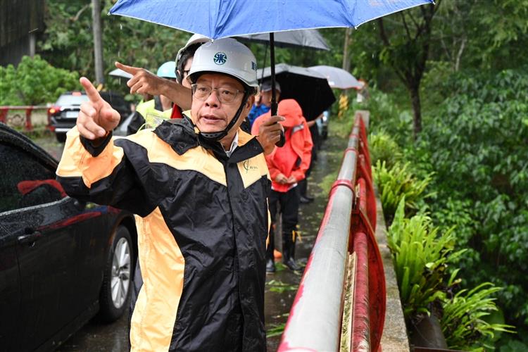 台水站在風雨最前線戮力搶修恢復供水_董事長李嘉榮視察搶修情形˙