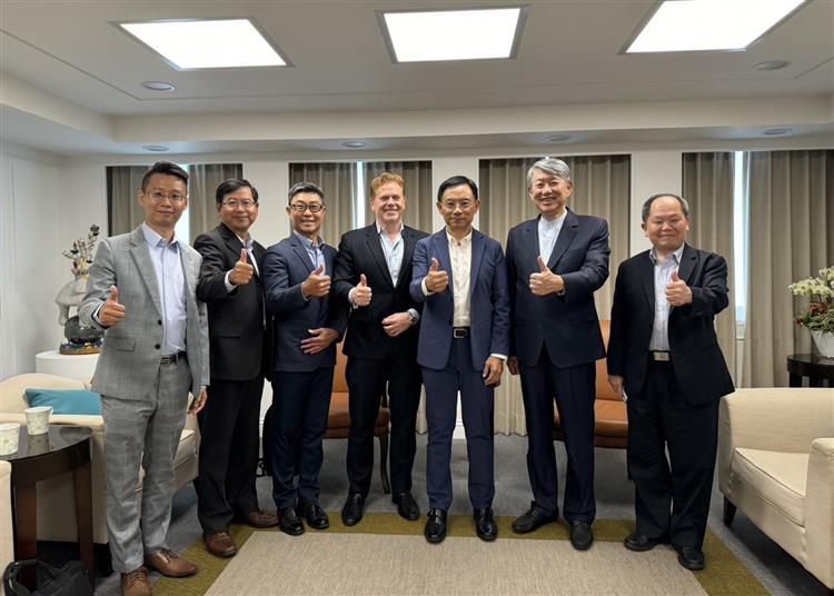 經濟部郭智輝部長今(21)日接見AMD(超微)總公司資深副總裁王啟尚及團隊。