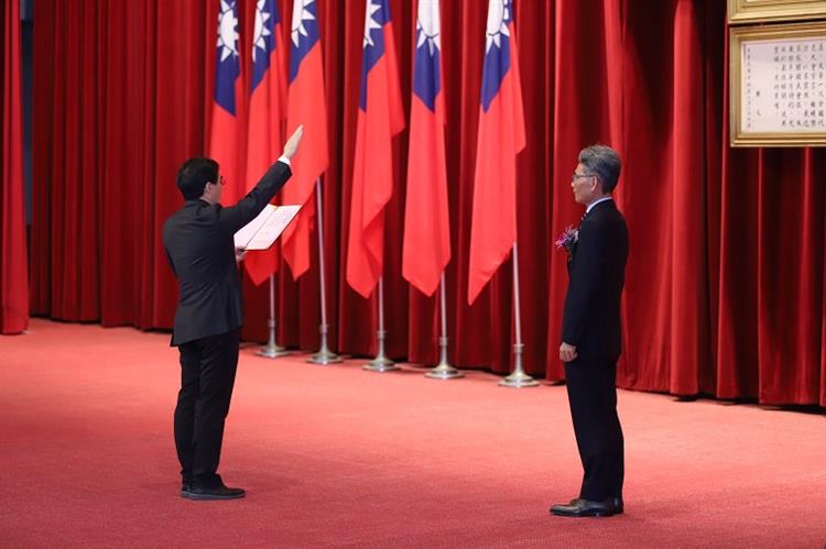 2經濟部水利署新任署長由該署副署長林元鵬陞任經濟部賴次長建信布達及監誓_0