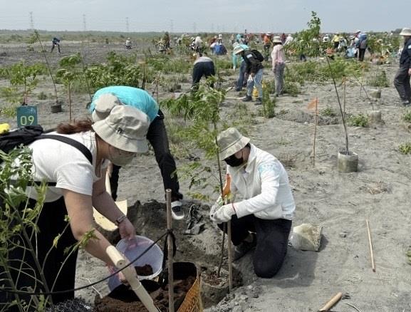 7水利署攜手台積電舉辧濁水溪植樹活動改善揚塵