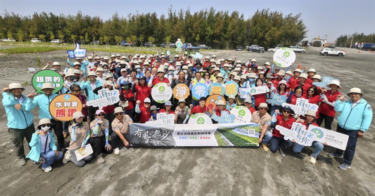 9水利署攜手台積電舉辧濁水溪植樹活動改善揚塵大合照