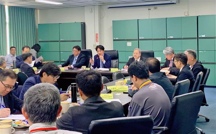 賴清德總統產業傾聽之旅率隊前進臺中 全力協助產業應對美關稅衝擊