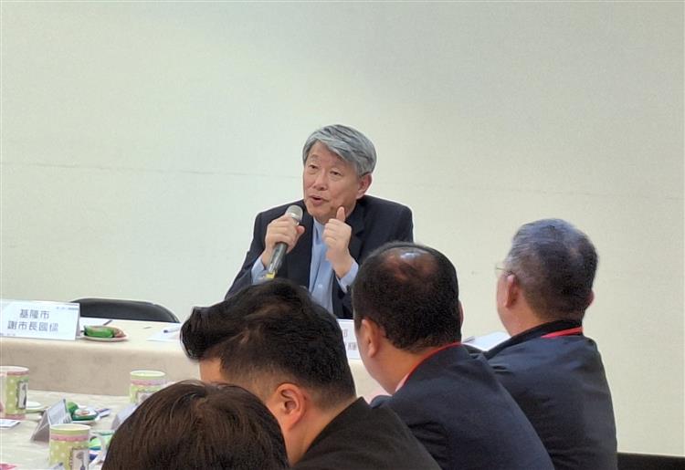 傾聽產業之旅 經濟部郭智輝部長回應產業代表問題需求。