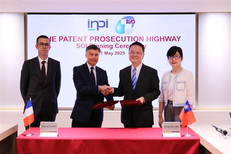 廖承威局長與Pascal Faure局長共同簽署臺法PPH合作意向書