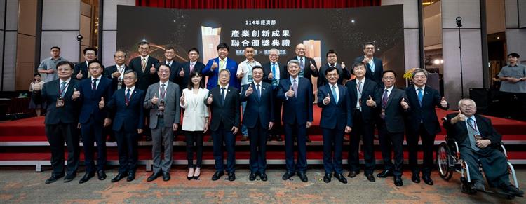 113年國家發明創作獎發明獎金牌得主合影