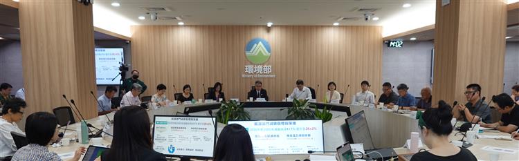 經濟部賴建信次長主持能源部門減碳旗艦計畫社會溝通會議。