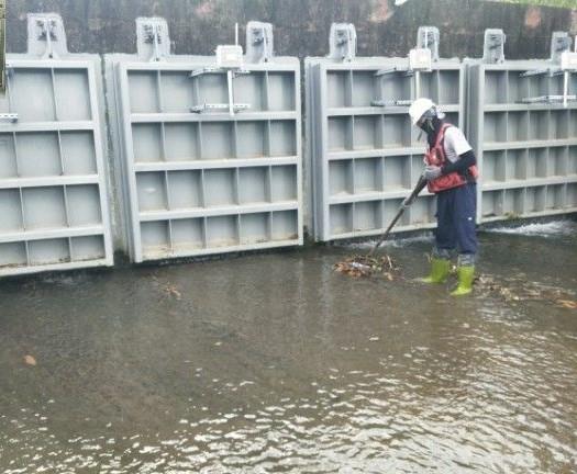 4.水利署強化防汛整備 因應低壓帶影響嚴陣以待-三河分署-排水抽口雜物清除