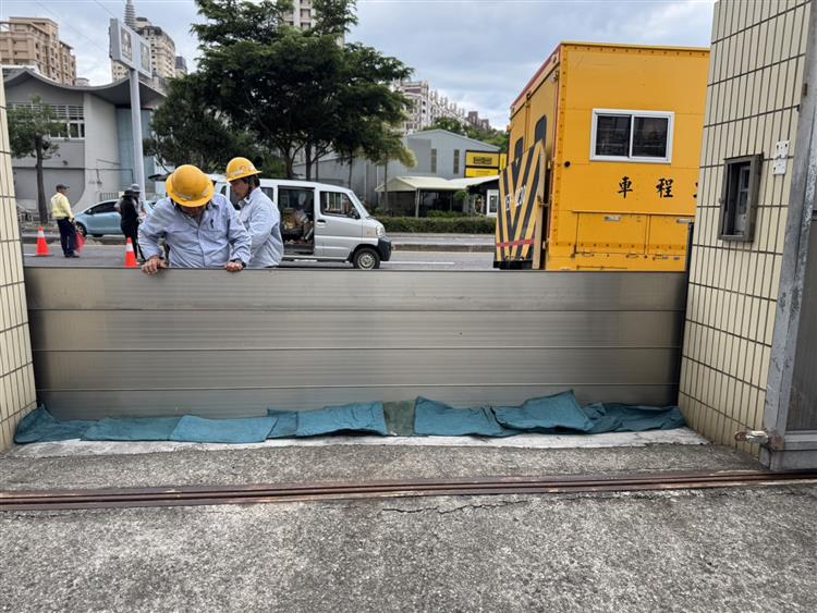 因應丹娜絲颱風進逼，台電逾4千搶修人力待命，今日完成防災設備及備料盤點，全力嚴防颱風災情