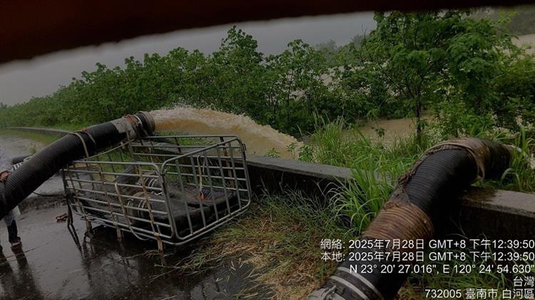 5因應豪雨災情 水災中央災害應變中心二級開設調度移動式抽水機—六河分署