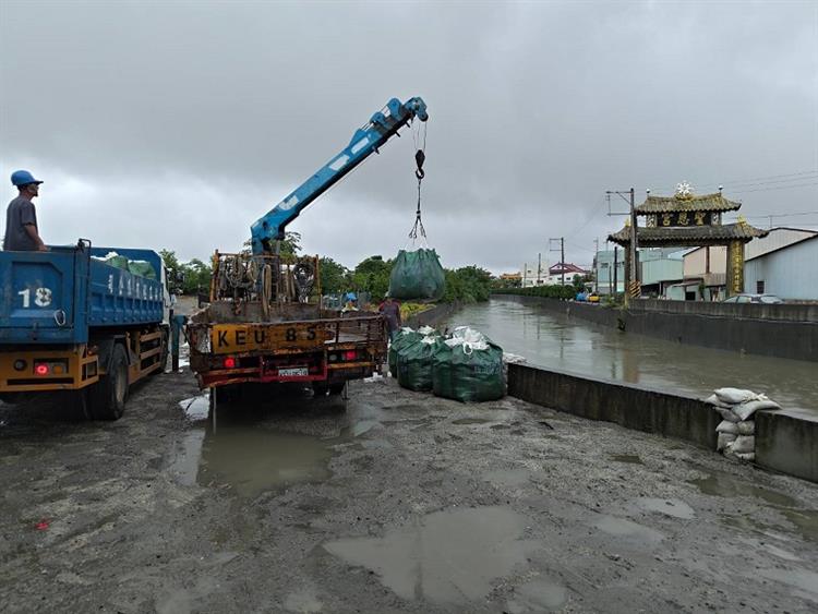 6因應豪雨災情 水災中央災害應變中心二級開設—埤麻腳排水溢堤搶險