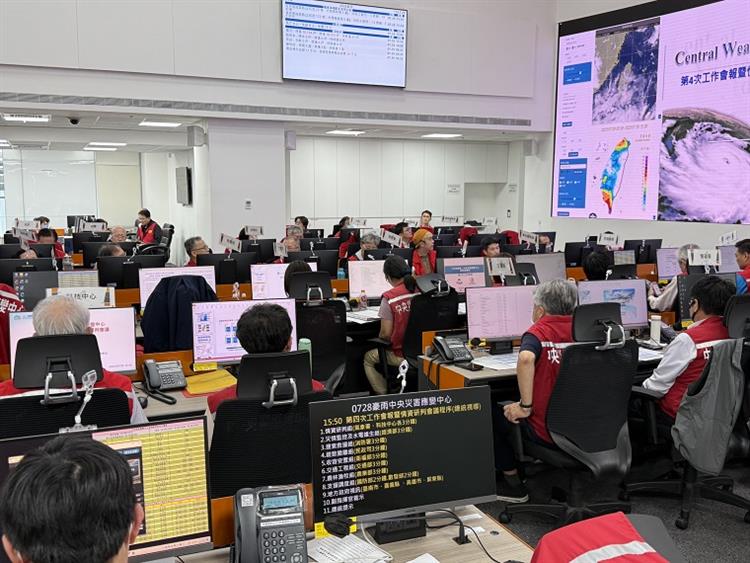 4強降雨影響持續 總統賴清德視察中央災害應變中心關心災情
