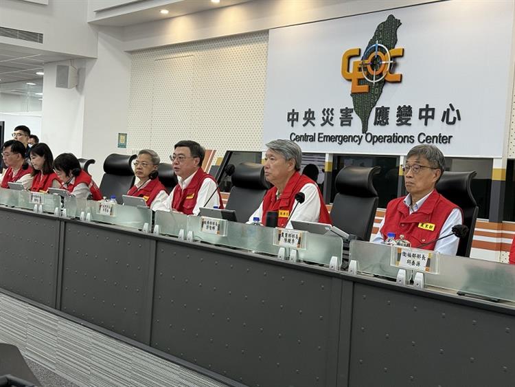 1  院長主持0728豪雨中央災害應變中心第十八次工作會報暨情資研判會議會議