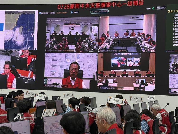 6  院長主持0728豪雨中央災害應變中心第十八次工作會報暨情資研判會議會議與地方政府視訊