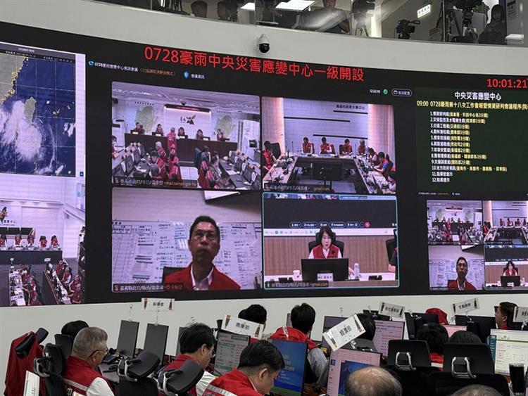 7  院長主持0728豪雨中央災害應變中心第十八次工作會報暨情資研判會議會議與地方政府視訊