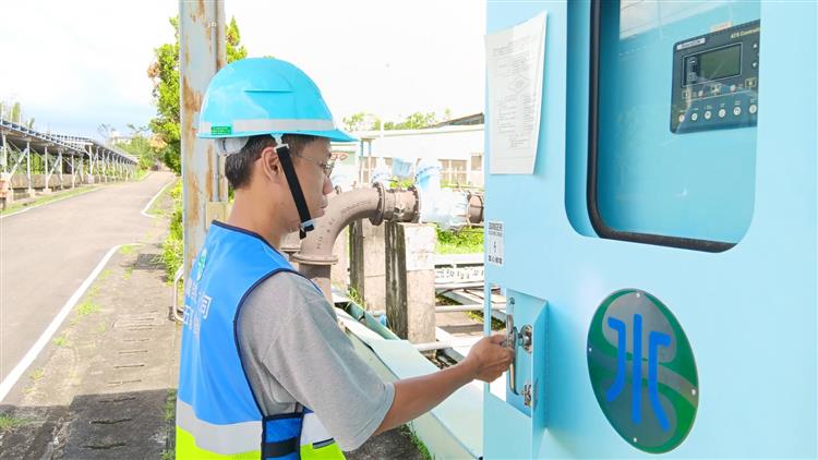 楊柳颱風來襲  台水超前部署  全力守護供水穩定-配電盤檢查