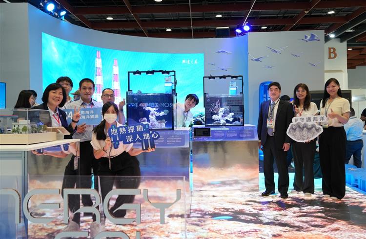 台灣中油參加亞太永續展，展現在生態與開發新能源的努力。