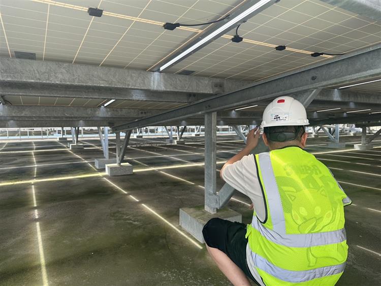 颱風樺加沙進逼 台水動員逾2000人力全力戒備防颱-光電板固定檢查