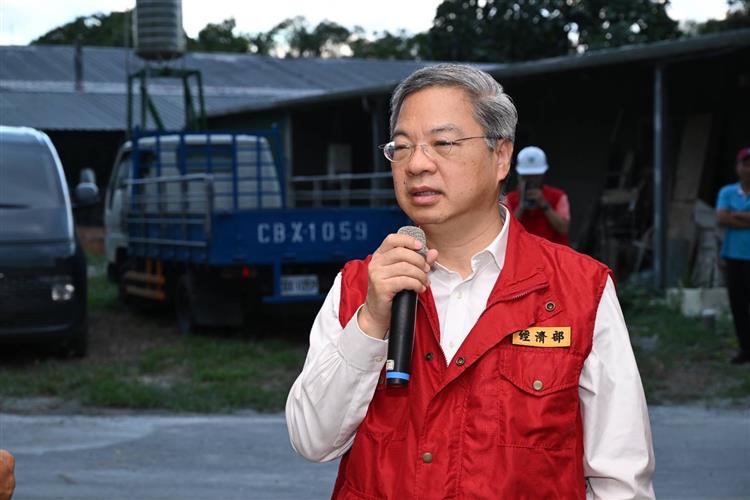 經濟部部長龔明鑫慰勉台灣自來水公司同仁辛勞