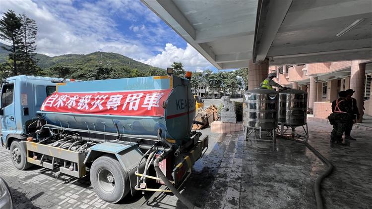 台水公司維持 33 處臨時供水站持續服務巡迴補水