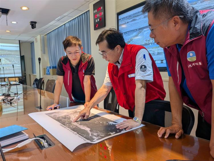 水利署長林元鵬於第九河川分署盤點防颱準備進度1