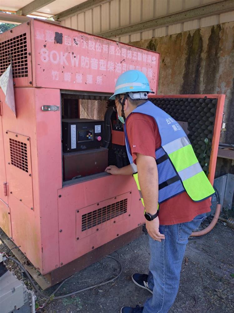 台水嚴陣以待 確保鳳凰颱風期間供水安全-發電機檢查