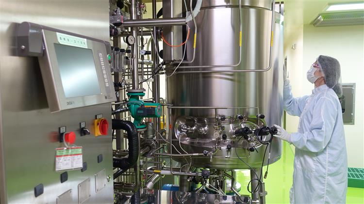 台康生技申請A+企業創新研發淬鍊計畫，建構國內首座連續製程平台，推動智慧生產與ESG永續轉型。(圖為台康生技現有竹北生產廠)