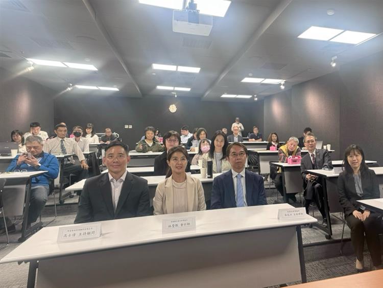 1141114-臺商及各界先進參與研討會場面熱絡
