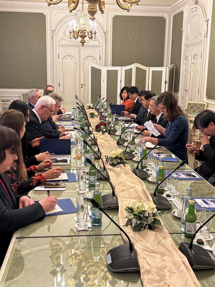龔明鑫部長前往參議院拜會韋德齊(Miloš Vystrčil)、參議院首席副議長伊日·德拉霍斯 (Jiří Drahoš)